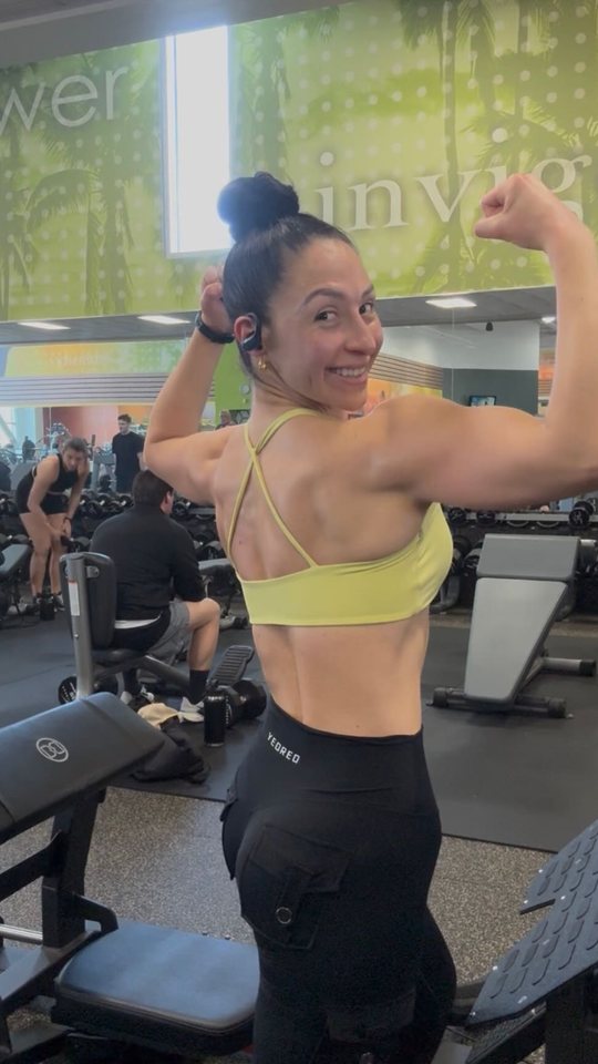 Tahys Richey flexing after a workout